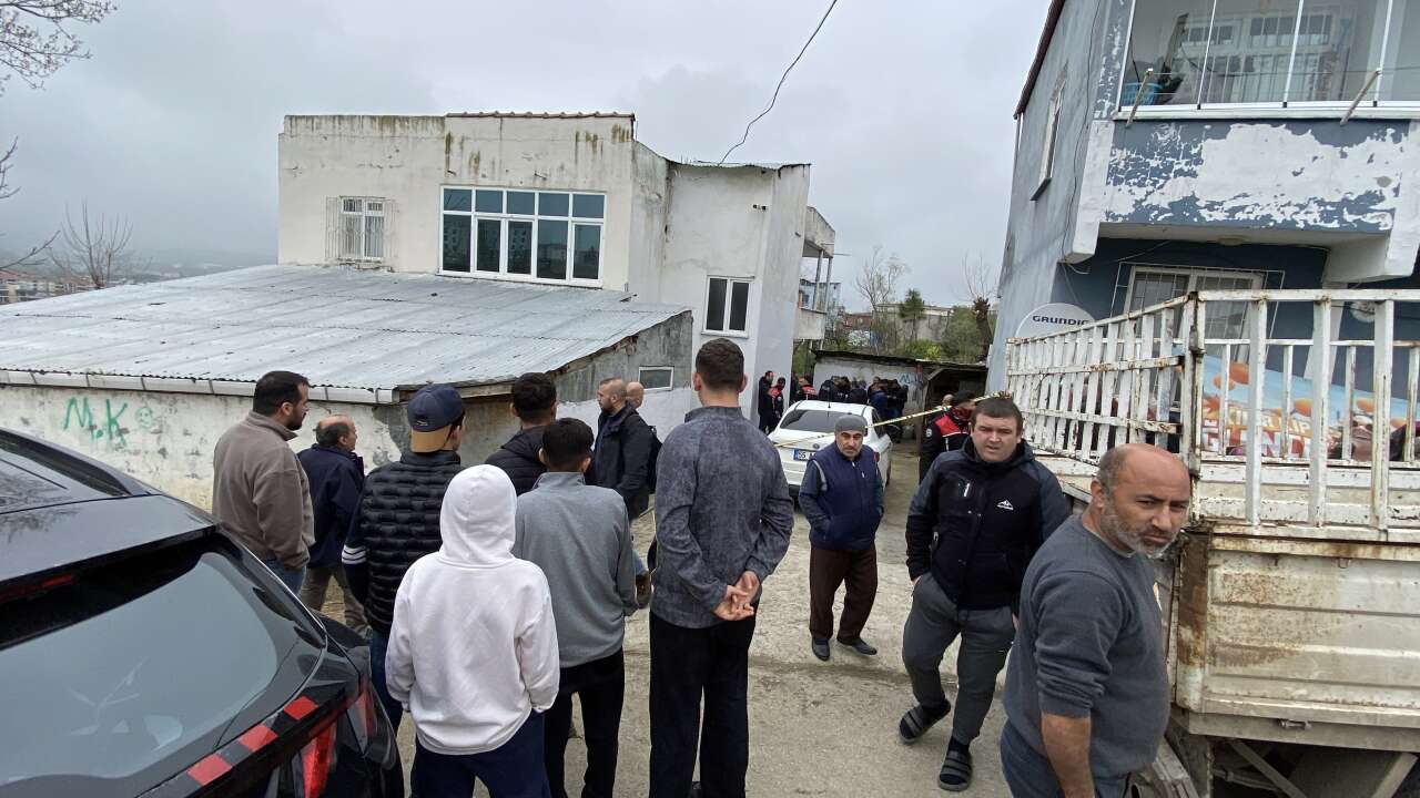 Bir evde 2 ceset! Anne-oğul ölü bulundu 3